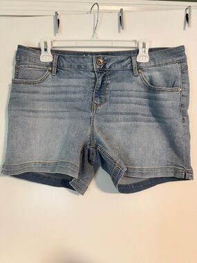 Natural Reflections shorts size 14